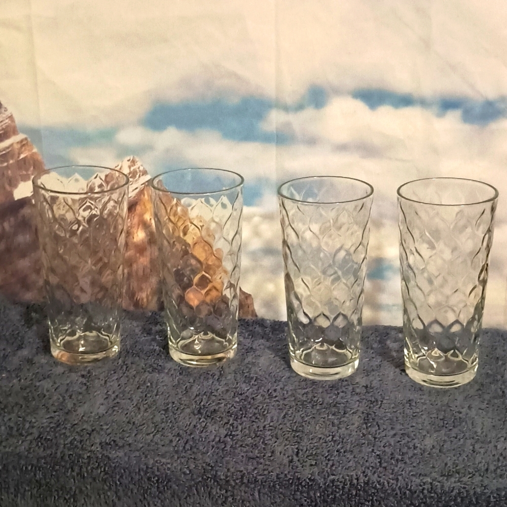 Anchor Hocking clear honeycomb clear design vintage glasses. Perfect condition